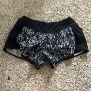 XS patterned Nike shorts